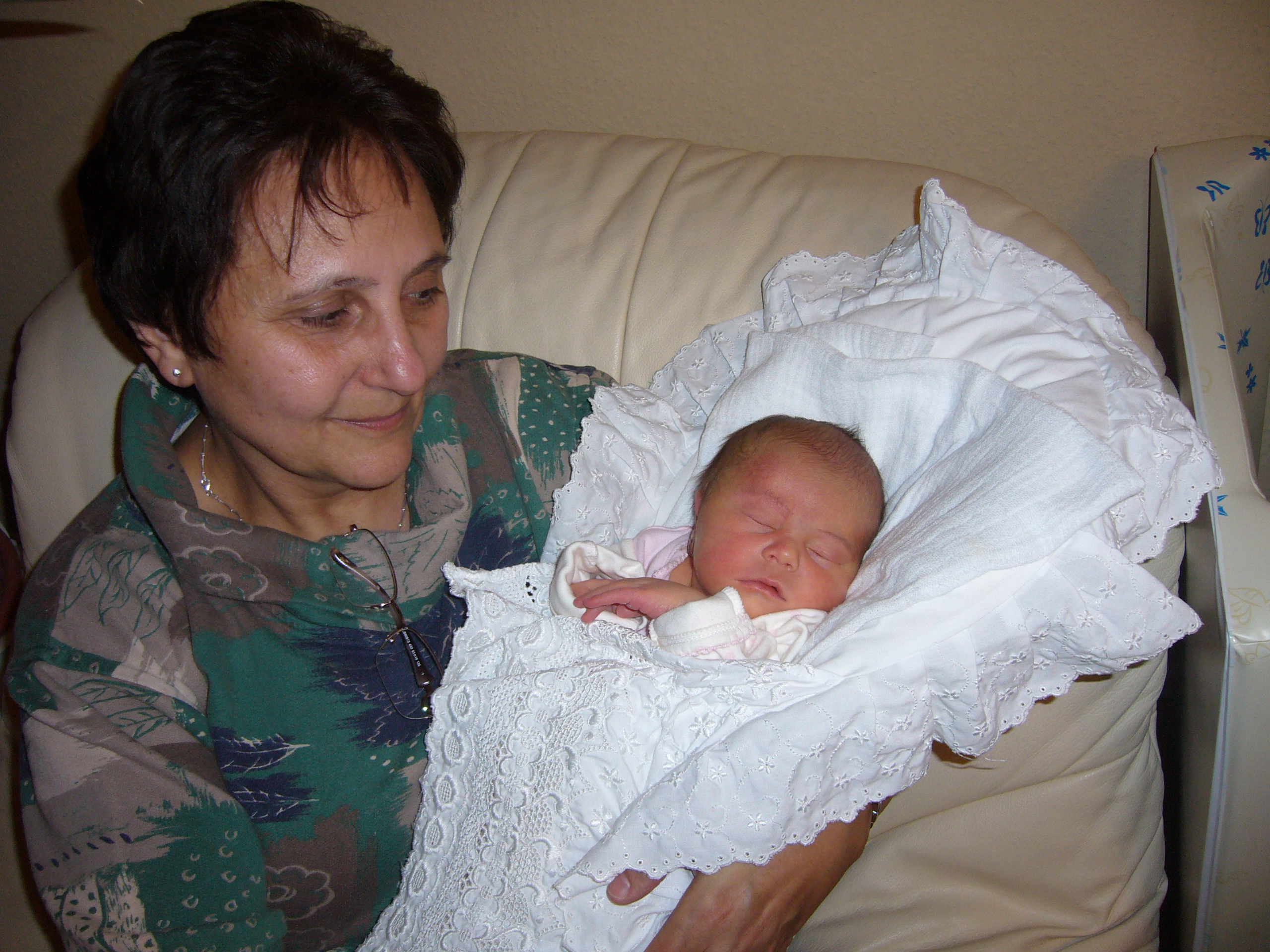 Unokám született...